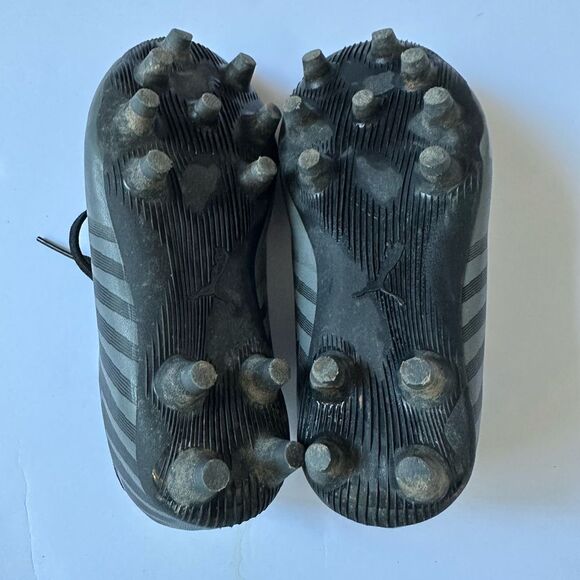 Puma Kids Size 10 Soccer Cleats - Picture 2 of 8